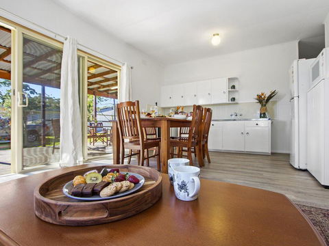Beach Escape @ Currarong - Basic Family Accommodation - Australian Directory 2