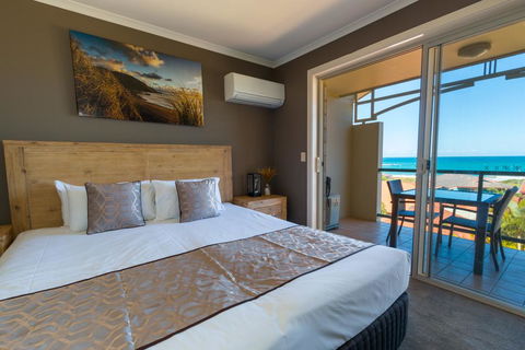 Beach Haven Executive Apartments - Australian Directory 0