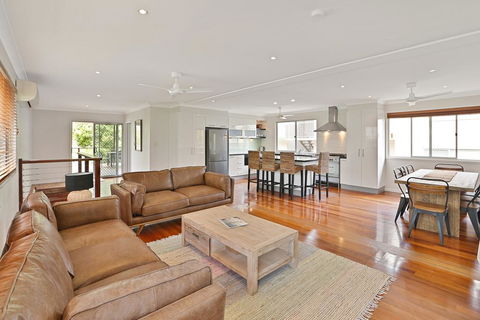 Beach Home In Golden Triangle - Australian Directory 0