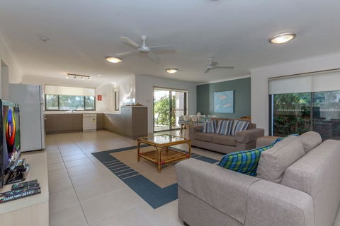Beach House, Pacific Road, 1/20 - Australian Directory 2