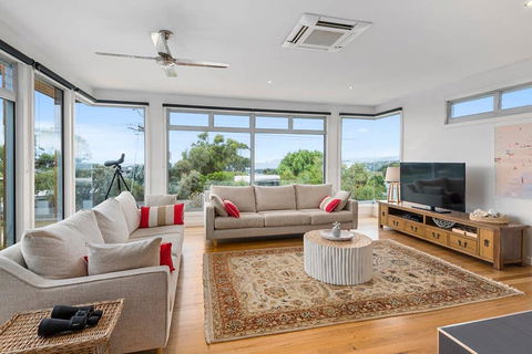 Beach Road Luxury With Ocean Views - Australian Directory 0