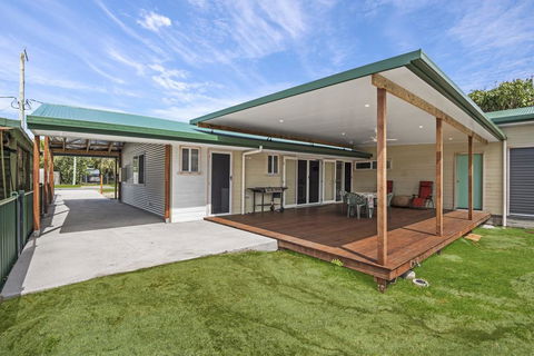 Beach Shack On Towners - Australian Directory 3
