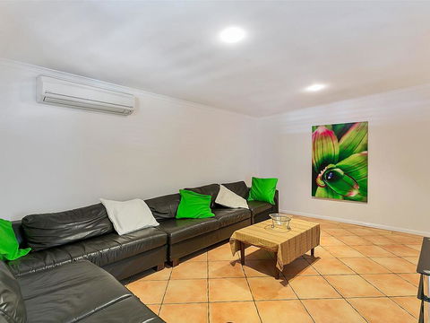 Beachcomber Trinity Beach - Australian Directory 2