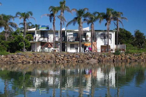 Beachfront 1, 25 Willow Street - Australian Directory 0