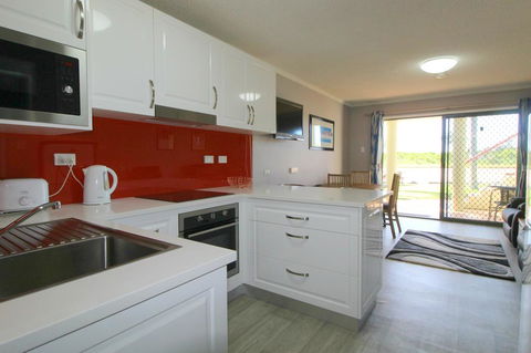 Beachfront 2, 25 Willow Street - Australian Directory 0