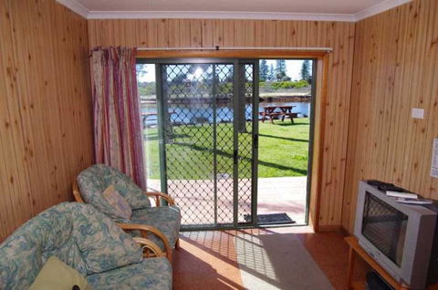 Beachfront 5, 25 Willow Street - Australian Directory 3