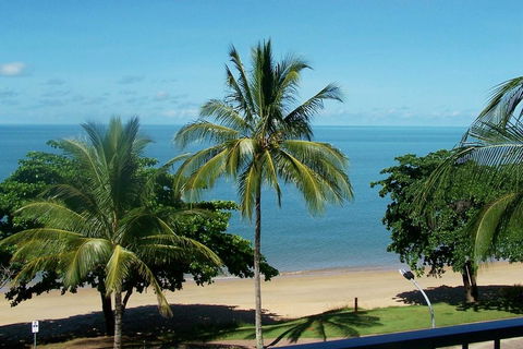 Beachfront Apartments On Trinity Beach - Australian Directory 0