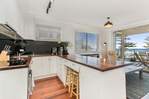 Beachfront On Golden Mile - Australian Directory 2