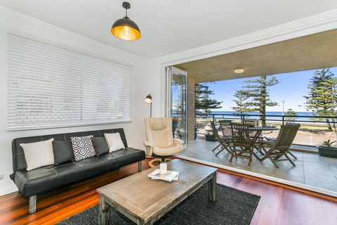 Beachfront On Golden Mile - Australian Directory 1