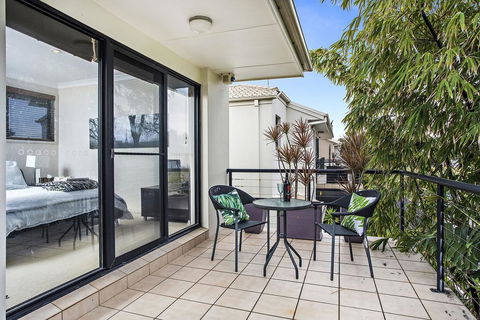 Beachside At Sapphire - Australian Directory 2