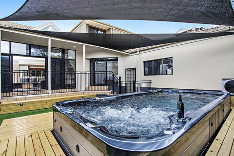 Beachside At Sapphire - Australian Directory 1