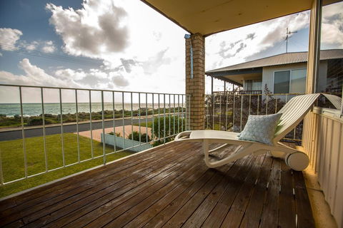 Beachside At Silver Sands - Australian Directory 1