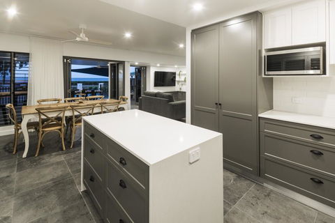 Beachside Bliss In Clifton Beach - Australian Directory 2