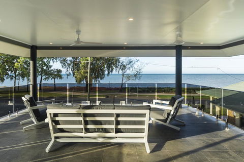 Beachside Bliss In Clifton Beach - Australian Directory 0