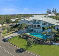 Beachside luxury Sunrise Beach - Australian Directory