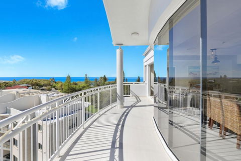 Beachside Resort Kawana Waters - Australian Directory 2
