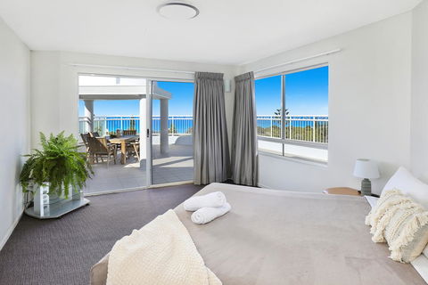 Beachside Resort Kawana Waters - Australian Directory 1