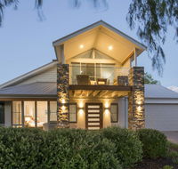 Beachstone - Stylish Spacious Home Opposite Beach and Close to Town - Australian Directory