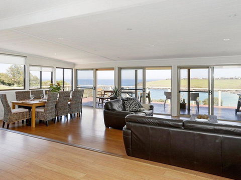 Beachview - Walking Track Straight Down To The Beach - Australian Directory 1