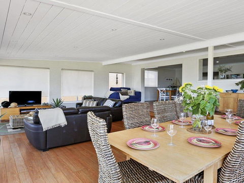 Beachview - Walking Track Straight Down To The Beach - Australian Directory 2