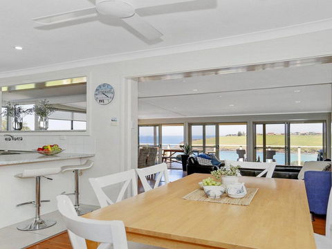 Beachview - Walking Track Straight Down To The Beach - Australian Directory 3