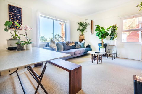 Beautiful Beach Home In Superb Location - Australian Directory 1