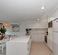 BEAUTIFULLY RENOVATED OCEANSIDE APARTMENT - Australian Directory