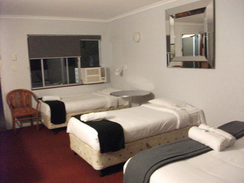 Beerwah Glasshouse Motel - Australian Directory 3