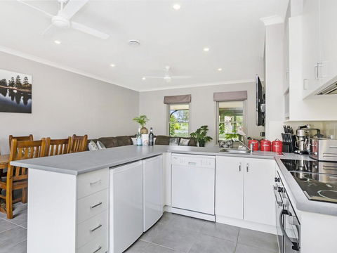 BEL MIREN - ESSINGTON - Australian Directory 3