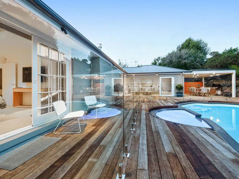 Bella Casa - Luxury Boutique Holiday Home With Heated Pool! - Australian Directory 2
