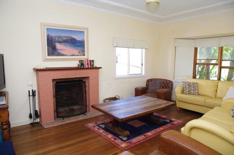 Berry, 16 East Street - Australian Directory 0
