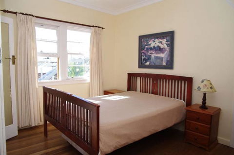 Berry, 16 East Street - Australian Directory 3