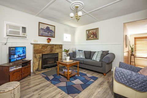 Bonnie Brae Cottage - Australian Directory 1