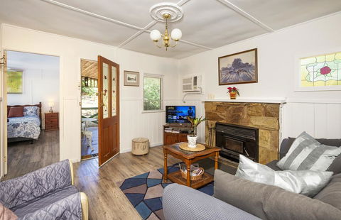 Bonnie Brae Cottage - Australian Directory 2