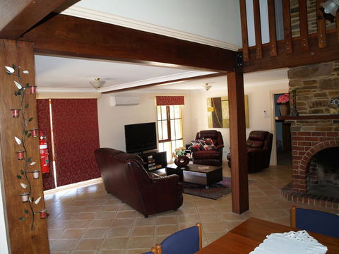Boobook Manor - Australian Directory 2