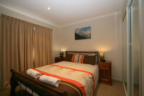 Boronia 4/30 Nettin Circuit - Australian Directory 2