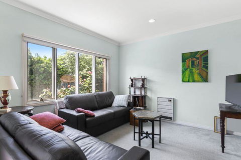 Boston Beach House 2-19 - Australian Directory 2