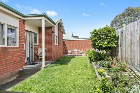 Boston Beach House 2-19 - Australian Directory 3