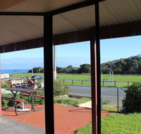 Bott's Beach Retreat - Australian Directory