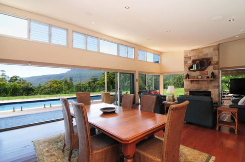 Bottlebrush Lodge - Great Views And A Pool! - Australian Directory 2