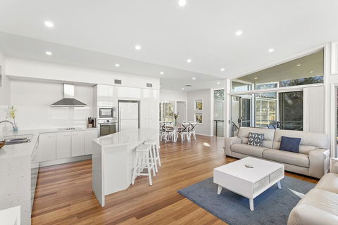 Boulder Bay Rd 1/2 - Fingal Bay - Australian Directory 3