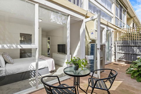 BOUTIQUE STAYS - Brighton By Sea - Australian Directory 1