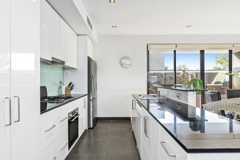 BOUTIQUE STAYS - Catani Gardens - Australian Directory 3