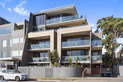 BOUTIQUE STAYS - Catani Gardens - Australian Directory 0