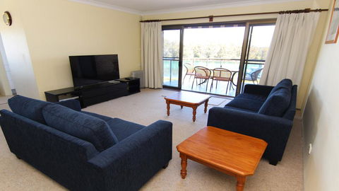 Braemar 7 - On The Lake! - Australian Directory 1