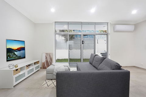 Brand New 2 Bedroom Apartment For 7 People - Australian Directory 3