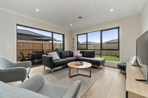 Brand New And Beautiful - Rosebud Holiday Home - Australian Directory 3
