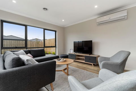 Brand New And Beautiful - Rosebud Holiday Home - Australian Directory 2