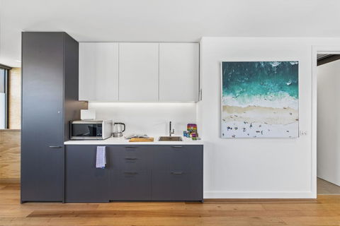 Brand New Beachside Studio Apartment - Australian Directory 3