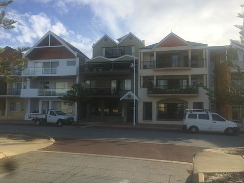 Breakwater Short Stay - Australian Directory 0